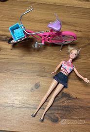 Barbie in bicicletta