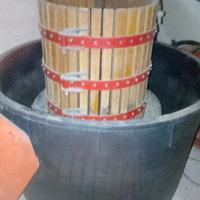 torchio per il vino completo di vasca 