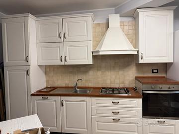Cucina mai usata completa di elettrodomestici