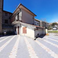 CASA SEMINDIPENDENTE A AGEROLA