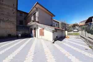 CASA SEMINDIPENDENTE A AGEROLA