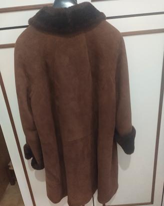 capotto in montone con tre bottoni 