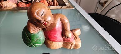 Bimbo che dorme su anguria