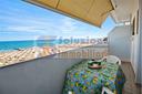 2-camere-e-terrazzo-fronte-mare-jesolo-lido