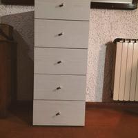 set di mobili in legno laccati bianco con piedi in