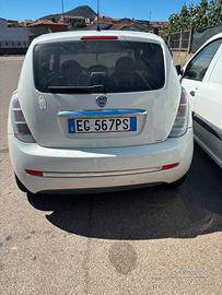 lancia y