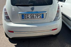 lancia y