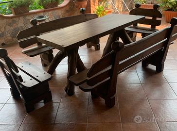 Tavolo con panche in legno castagno