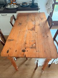 Tavolo in legno con cassetto e prolunghe