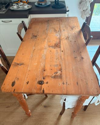 Tavolo in legno con cassetto e prolunghe