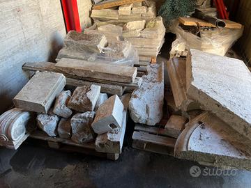 Portali, stipiti e pietre e lastre antiche