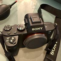 Sony A7 II con batteria e lens kit da FE 28-70mm