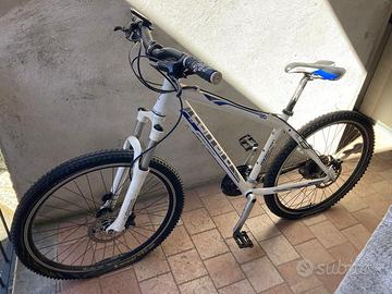Bicicletta Mountanbike usata. Buone condizioni