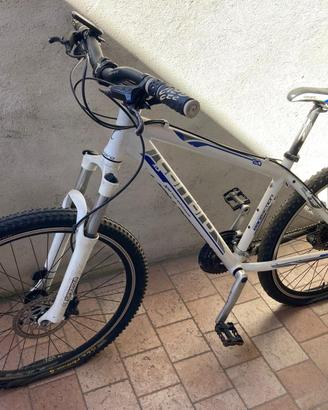 Bicicletta Mountanbike usata. Buone condizioni