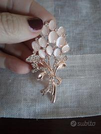 spilla bouquet  dorata e rosa
