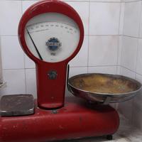 Bilancia Omega Antica