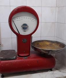 Bilancia Omega Antica