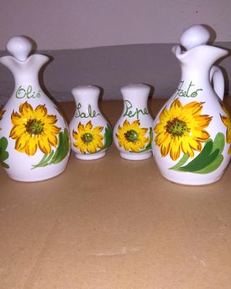 Set da tavola con Girasoli. Dipinto a mano