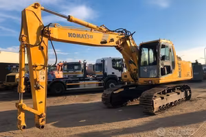 ESCAVATORE CINGOLATO KOMATSU PC 200