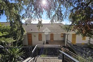 VILLA A SCHIERA A TORRE CAJETANI