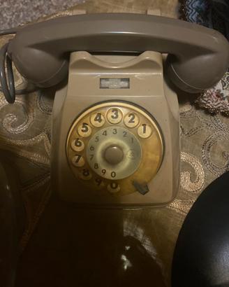 Telefoni ed altro materiale