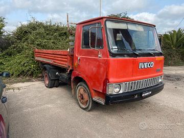 Iveco OM 50 RIBALTABILE TRILATERALE