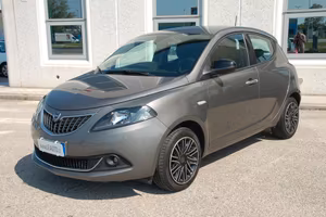 Lancia Ypsilon 1.0 FireFly 5 porte S&S Hybrid Gold