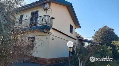 Sant'Agata Li Battiati - Villa Singola con Giardi