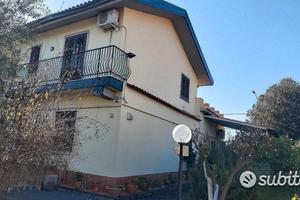 Sant'Agata Li Battiati - Villa Singola con Giardi