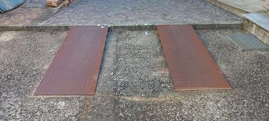 Pedane in lamiera bugnata