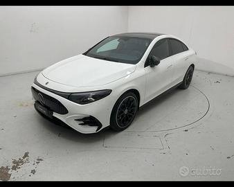MERCEDES BENZ CLA 250+ con tecnologia EQ