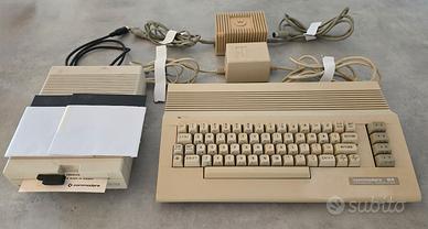 COMMODORE 64C + DISK DRIVE 1541-II + FLOPPY OMAGG