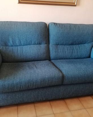 Divano 3 posti, due poltrone, armadio, mobile