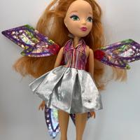 Bambola Winx Club Rainbow Flora con ali