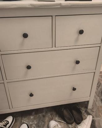 Cassettiera Hemnes di Ikea
