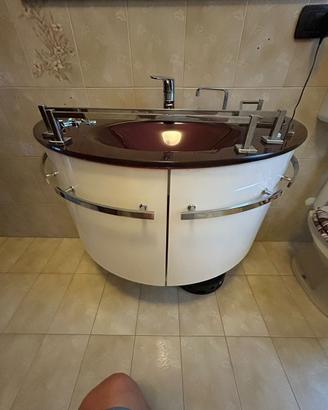Mobile bagno completo di rubinetto e specchiera