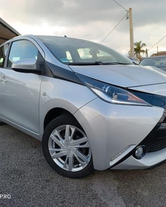 Toyota Aygo 1.0 VVT-i 69 CV 3 porte x-cool TSS 201