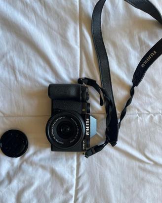 Fujifilm X-S10 + obiettivo 15-45 + 3 batterie