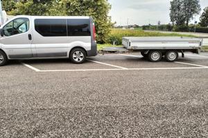 Renault Trafic con carrello insieme 
