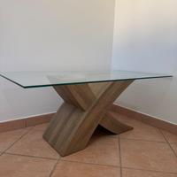 Tavolino in vetro con base di legno