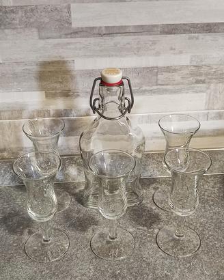 Servizio bicchierini grappa con bottiglia