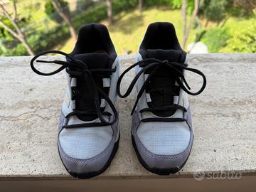 Scarpe trekking bambino Adidas Terrex. Taglia 30