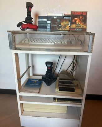 COMMODORE 64 COMPLETO + MOBILETTO
