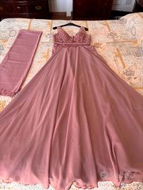 Abito  lungo da cerimonia rosa con stola.