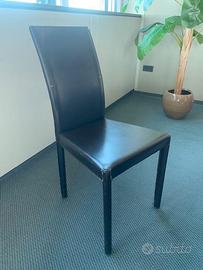 Sedie eleganti di pelle