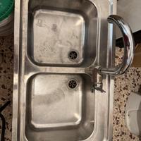 lavello di cucina a due vasche di acciaio 