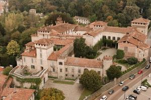 Bilocale zona Somma Lombardo con balcone