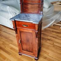 Comodino antico in noce