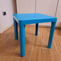 Tavolo in plastica con gambe rimovibili ad incastr
