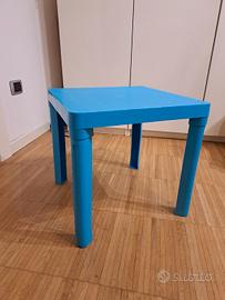 Tavolo in plastica con gambe rimovibili ad incastr